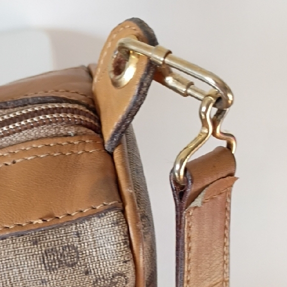 Vintage Gucci Micro GG brown coated canvas crossbody camera bag - Picture 7 of 17